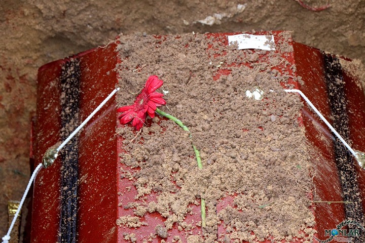 Soil on coffin