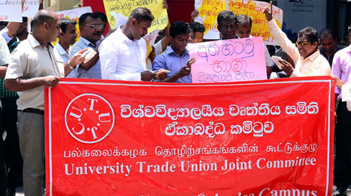 University non-academic staff protest