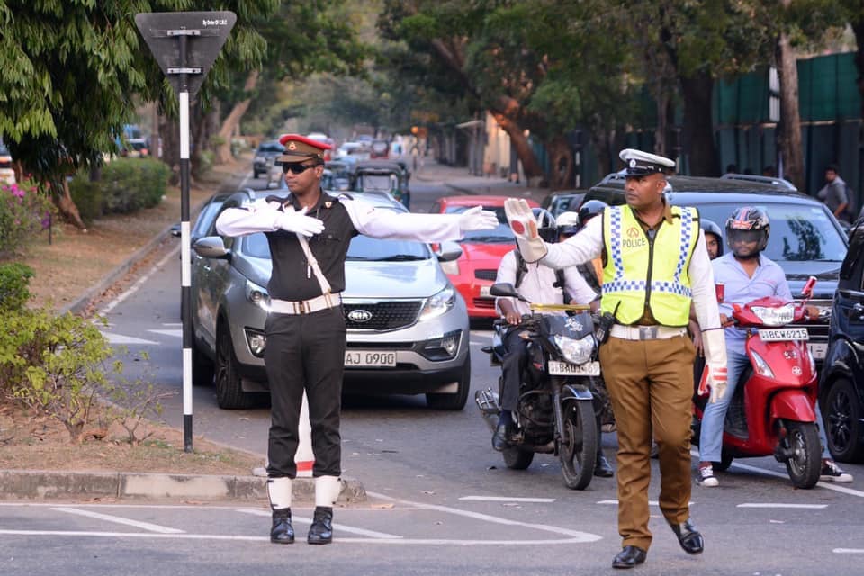 Police and Army in traffic control in Sri Lanka