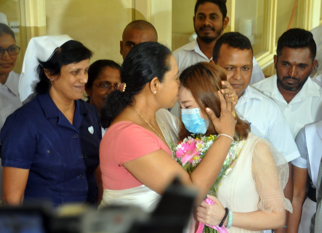 Pavithra Wanniarachchi kissing Chinese COVID-19 patient